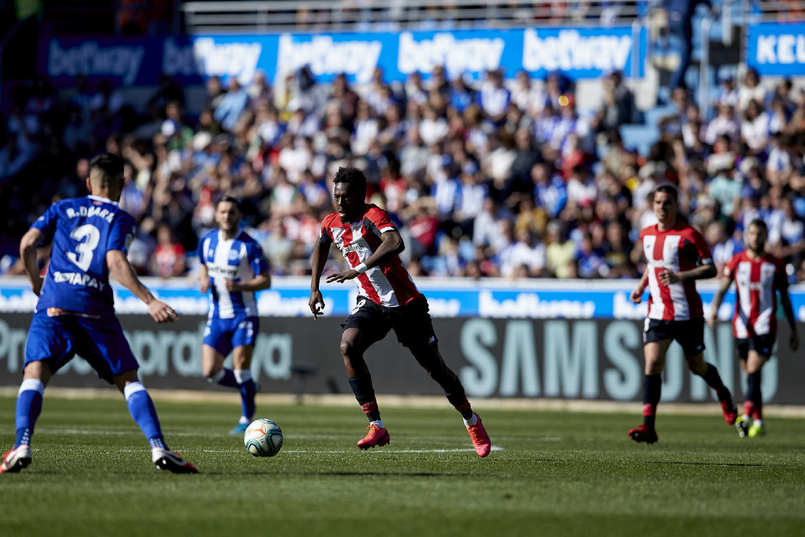 关于洛里昂球员在场上的表现评价的信息